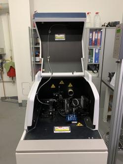 Kombinace svazků excimerového a CO2 laseru